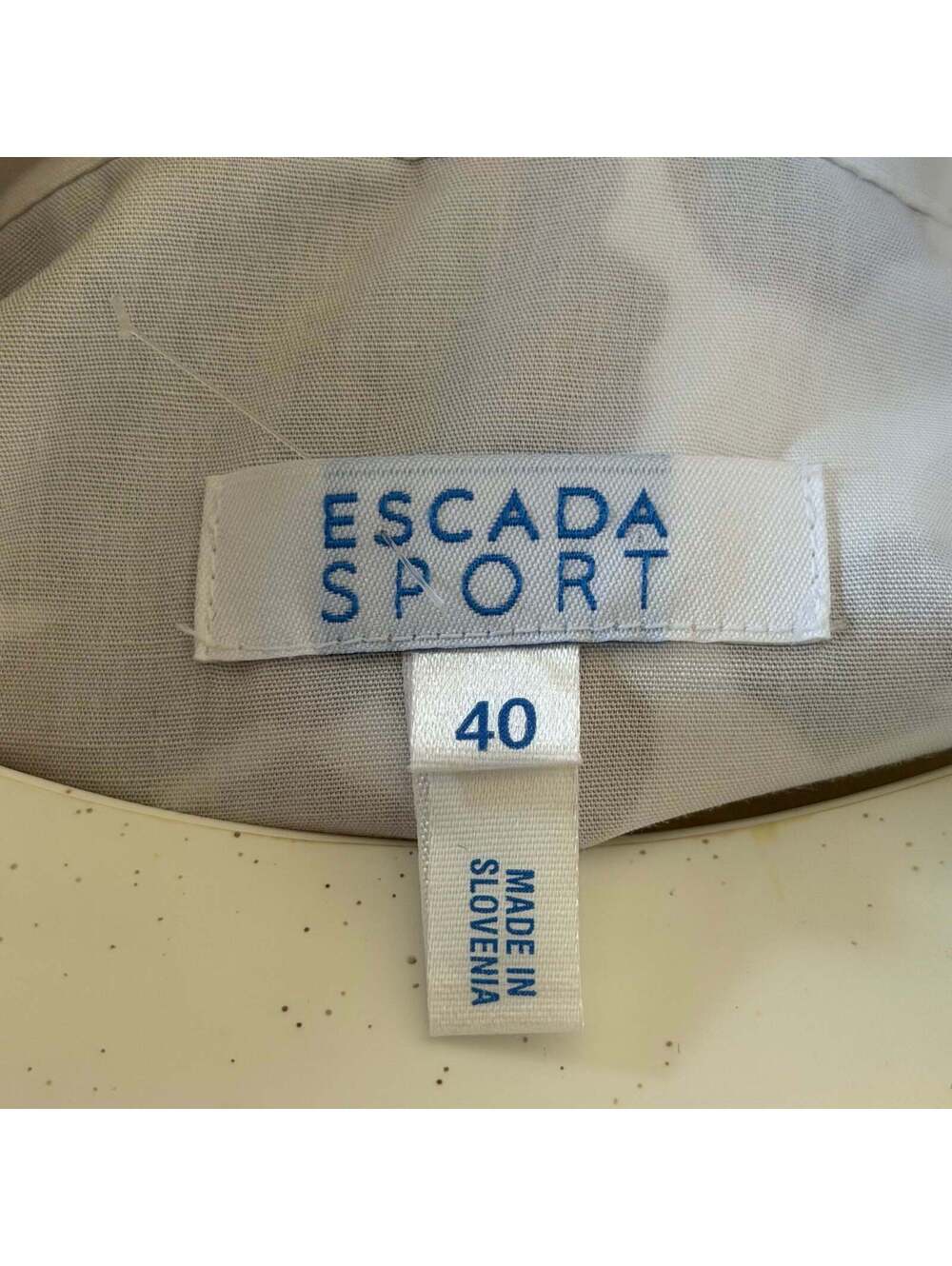 Escada - Picture 8 of 9
